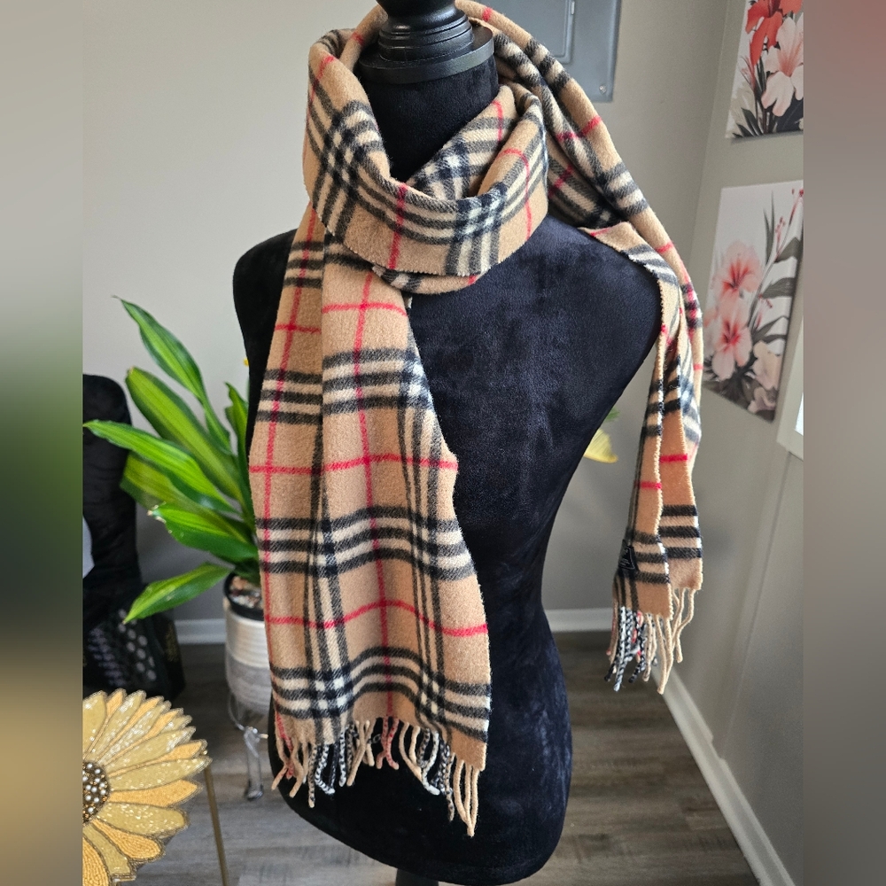 Authentic Burberry London Lambswool Plaid Beige and Red Scarf - Picture 9 of 11